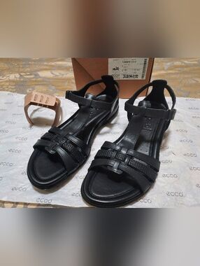 NIB ECCO Women's Flash T-Strap Flat Sandal Size 10 (EUR 41)